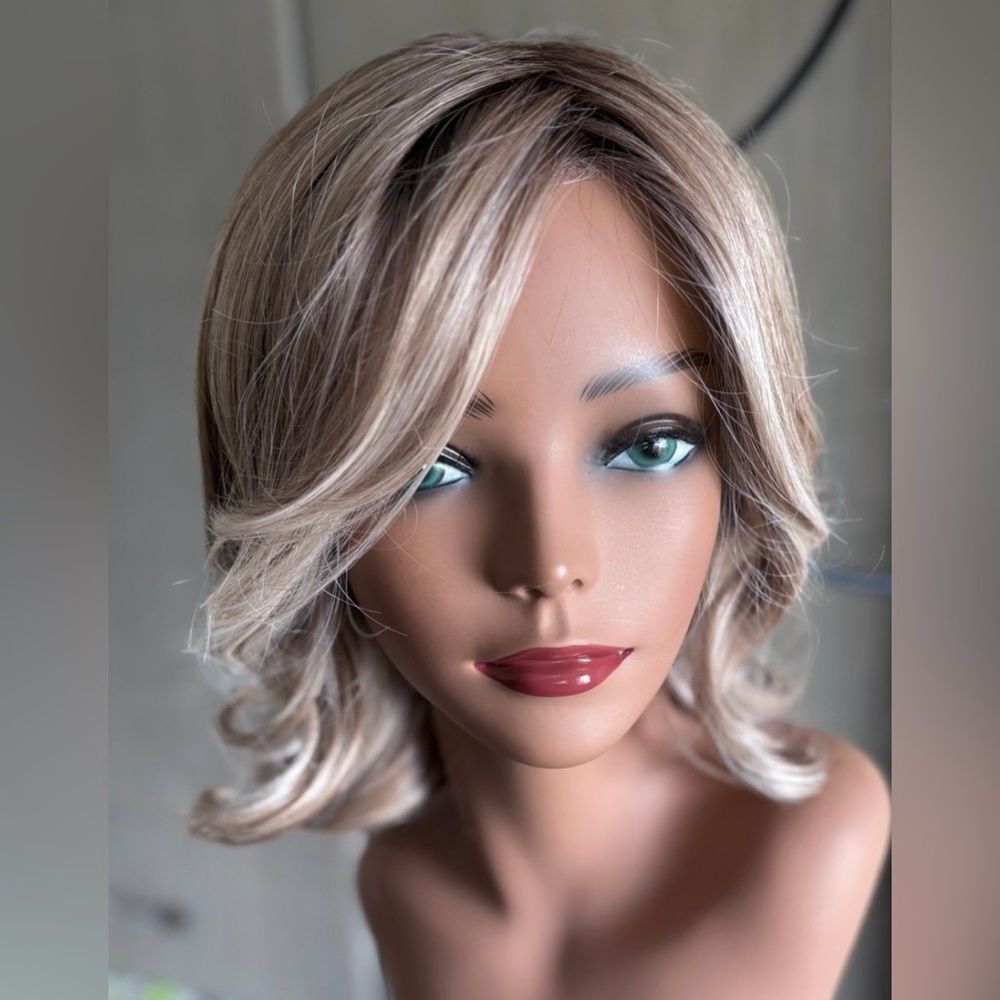 Belle tress Icon collection “Kennedy” wig in color buttercake blond-R New